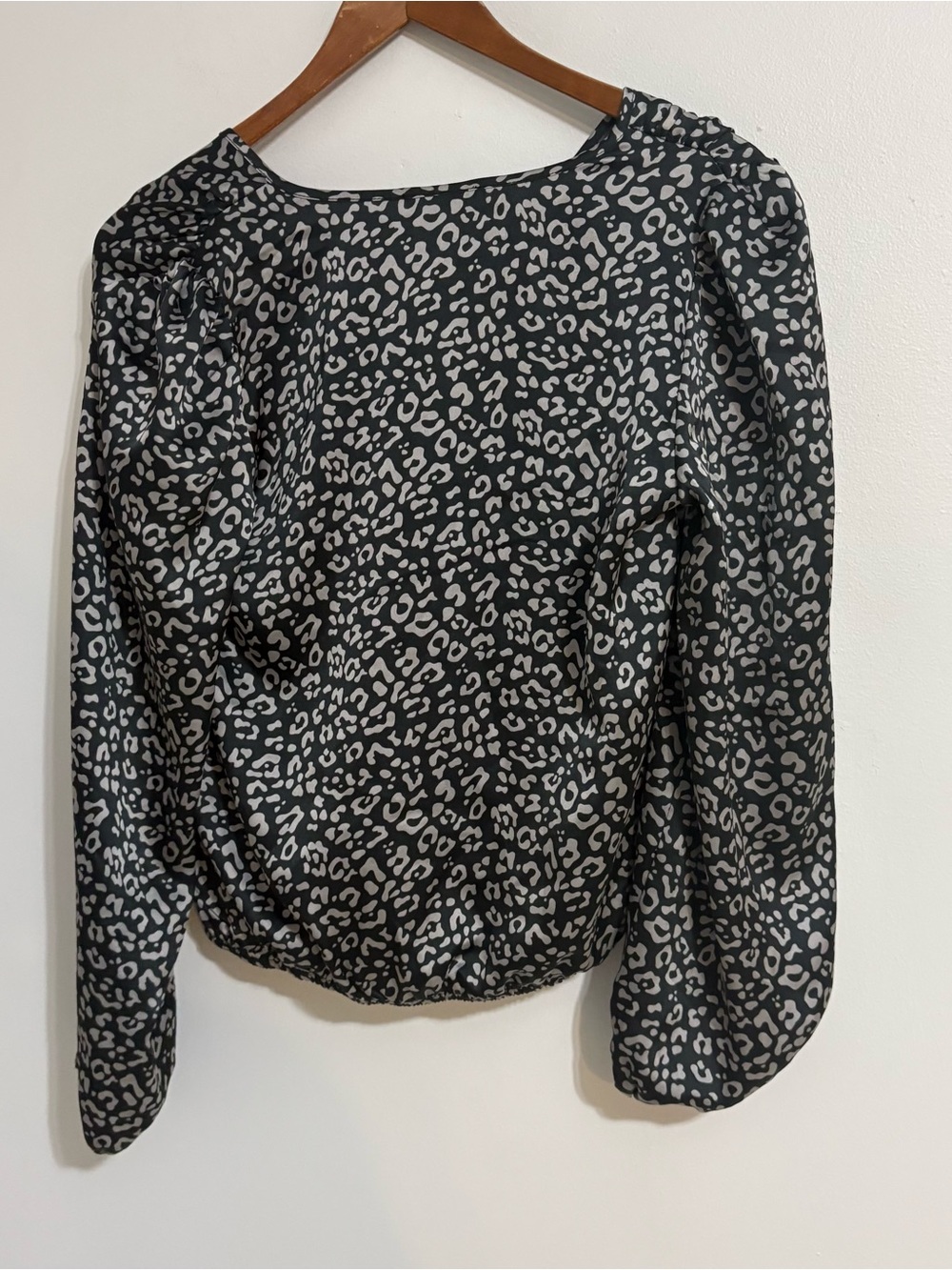 Sincerely Jules Small Black Cheetah Print Blouse - Picture 4 of 4